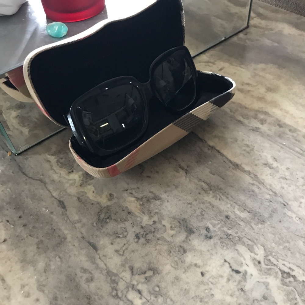 Burberry oversized glasses